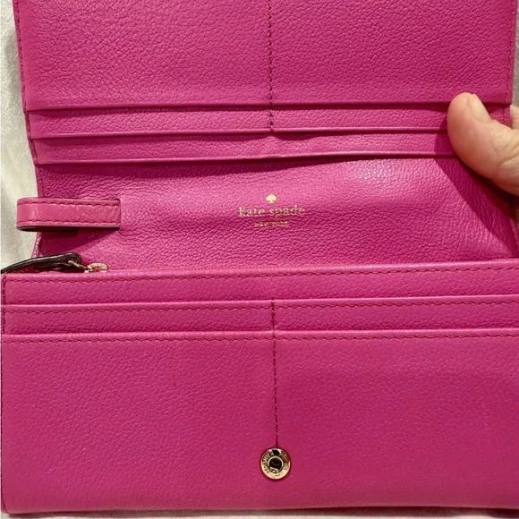 Kate Spade VGUC Bubblegum Pink
Leather VillabellaAve Mara Bow Wristlet
W/COA - Picture 7 of 12